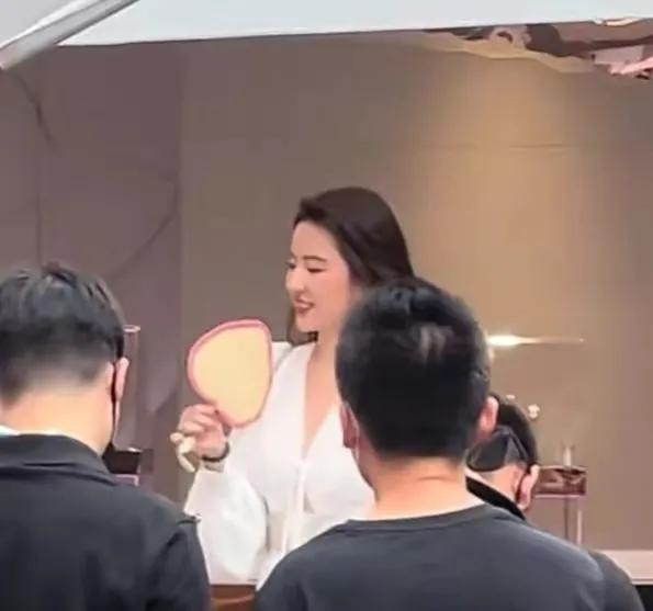 明星尴尬的事：古天乐，杨紫，刘亦菲，李易峰，迪丽热巴，俞飞鸿