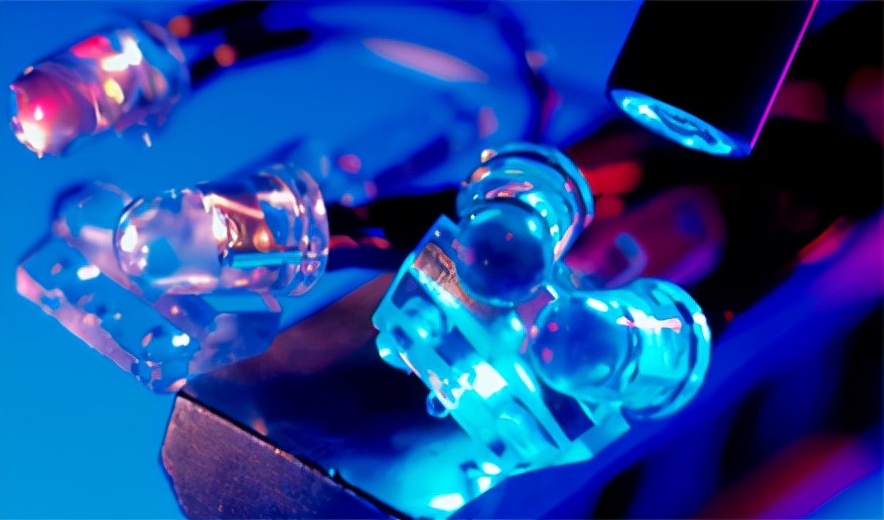 强光led灯能固化uv胶吗,强光手电如何改为紫外线固化灯