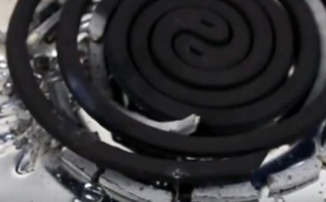 徒手掰蚊香一掰就断怎么办？蚊香这样拆，一拆就开，快学学