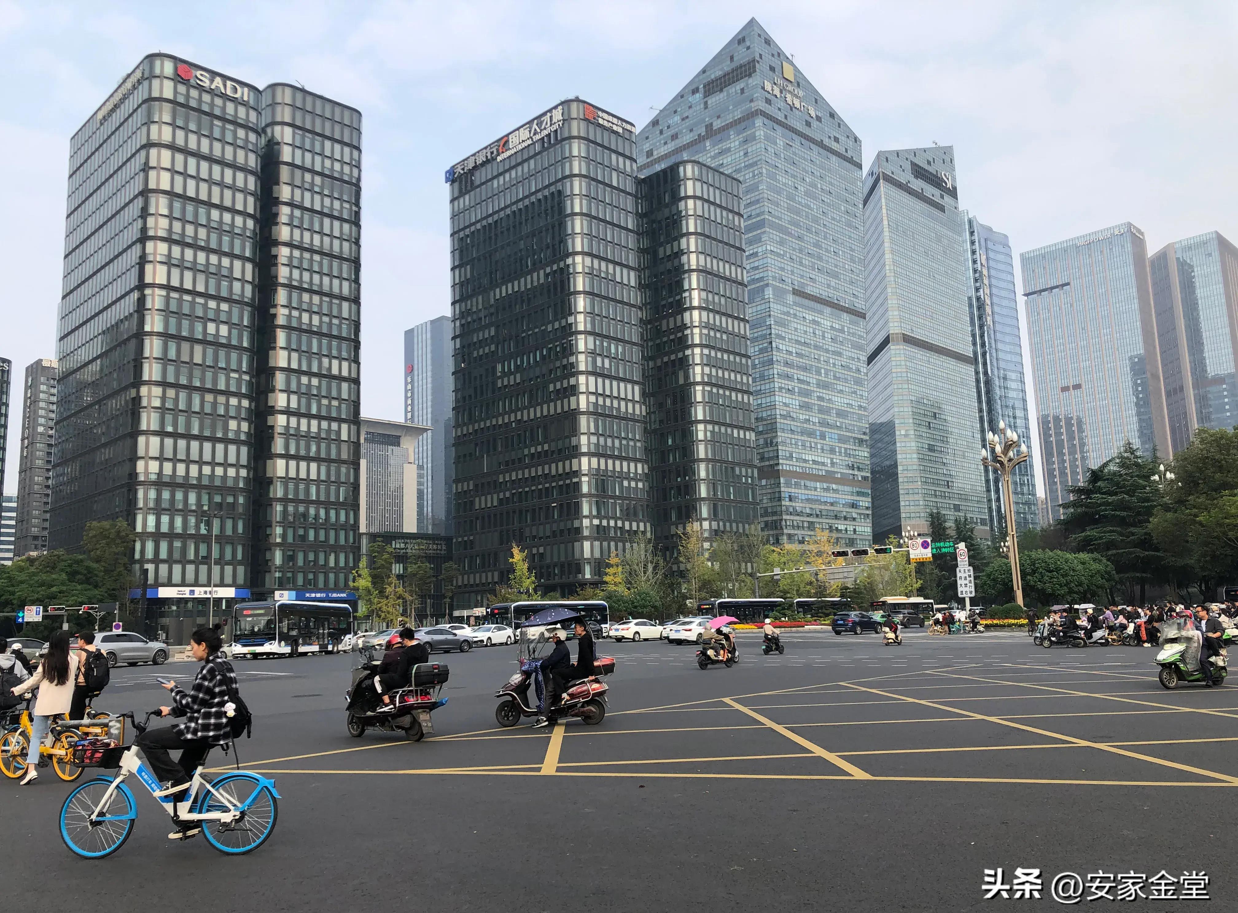 每天上班往返240公里的人多吗,来回300公里上班