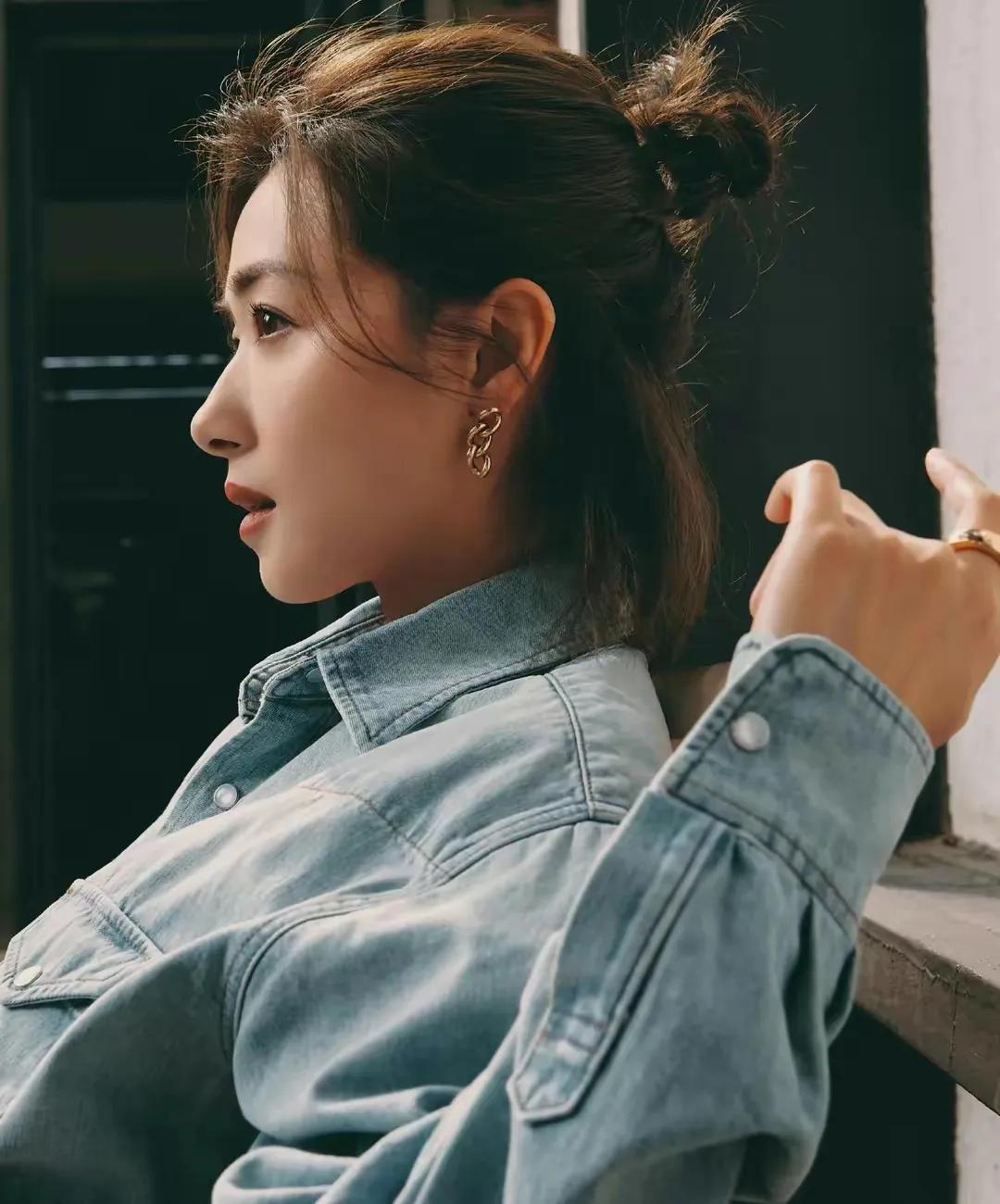 万茜高开叉裙造型图文,万茜穿高开叉长裙单人超美图片