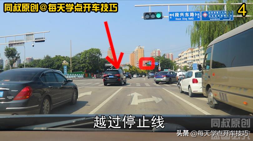 绿灯过停止线后变红灯停车等待,绿灯过了停止线变红灯继续开