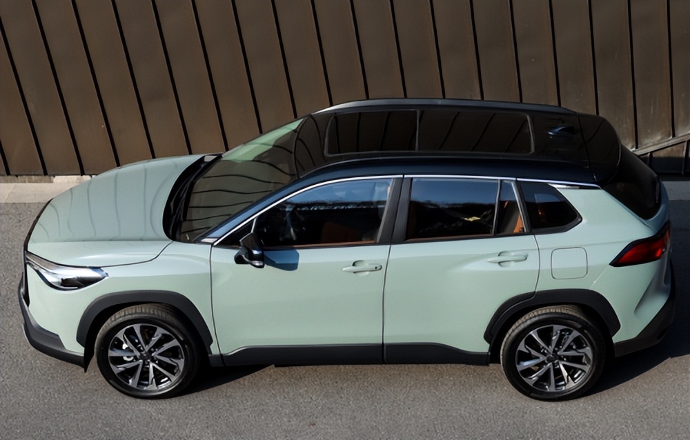 全新卡罗拉锐放海外实拍,卡罗拉凌厉