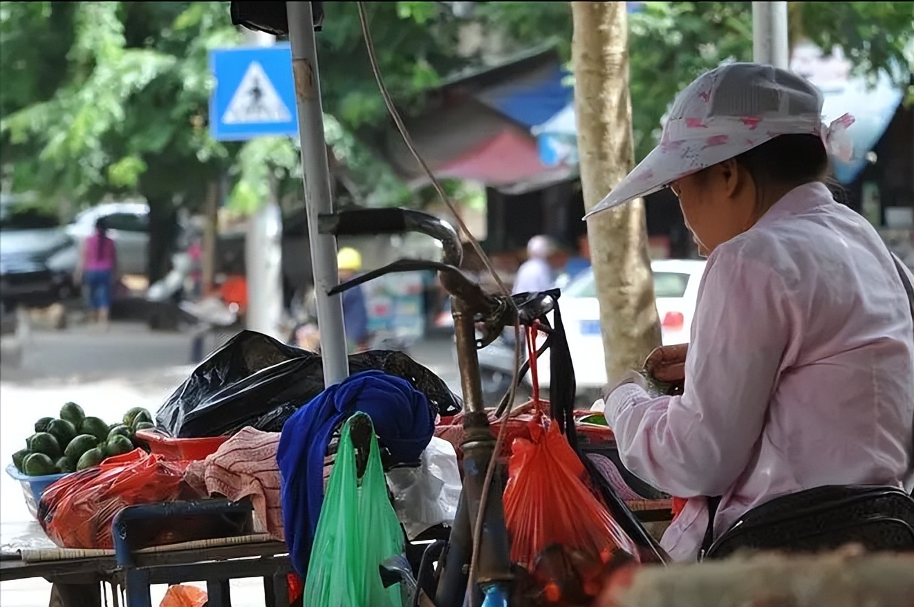 槟榔加烟，法力无边，它到底有何神奇？为何被人们称之为神物？
