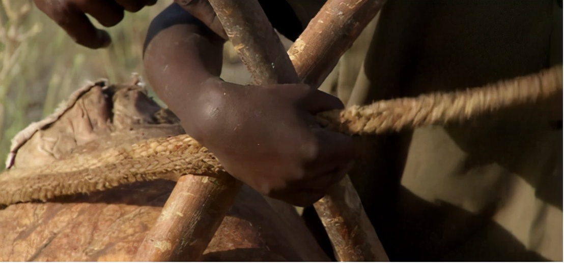 非洲的盐有多贵？200斤盐能换五头牛，但采盐工的艰辛难以想象