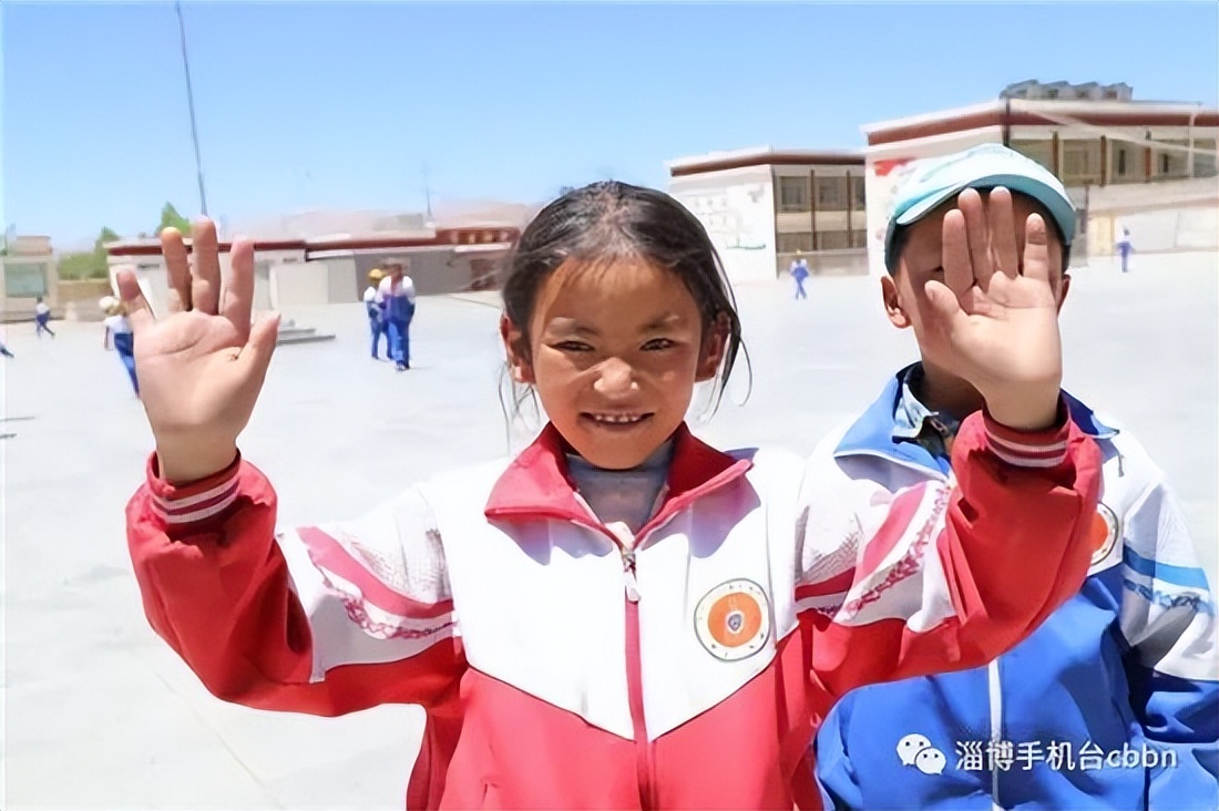 爱心人士半天认领136个微心愿,爱心人士一起帮孩子们点亮微心愿