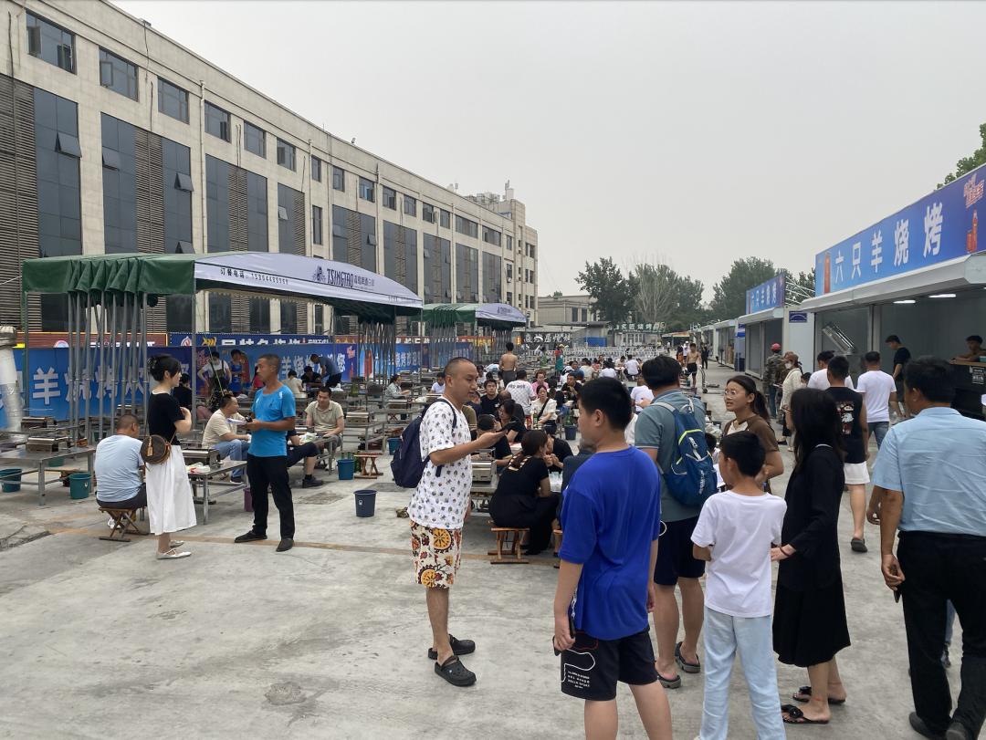 记者实地探访网传凉了的淄博烧烤,淄博烧烤让我们体验了人间烟火气