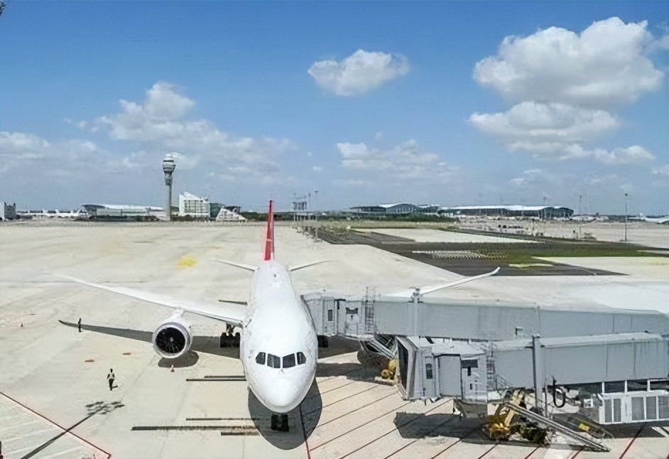 为啥国际航班更不容易颠簸,航班靠桥率低的原因