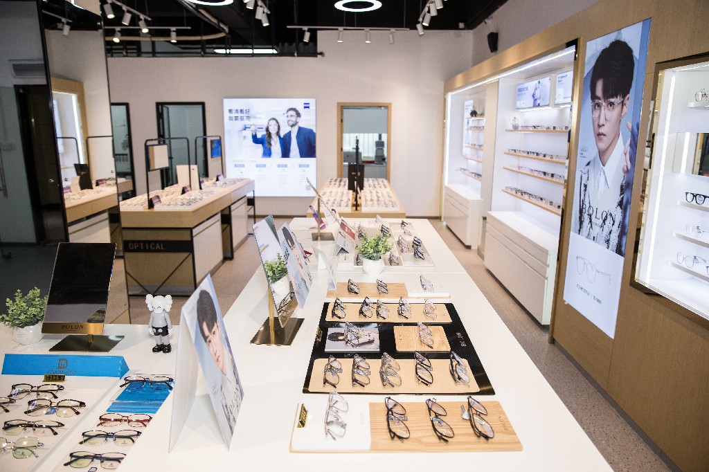 配眼镜顾客经常问的问题及解答,眼镜店配镜店员会容易遇到的问题