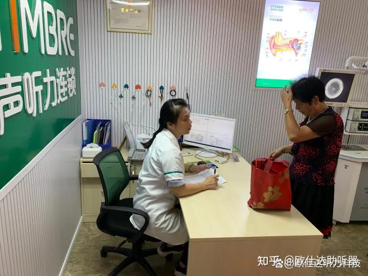 高频听力下降助听器有用吗,噪声聋适合戴哪款助听器