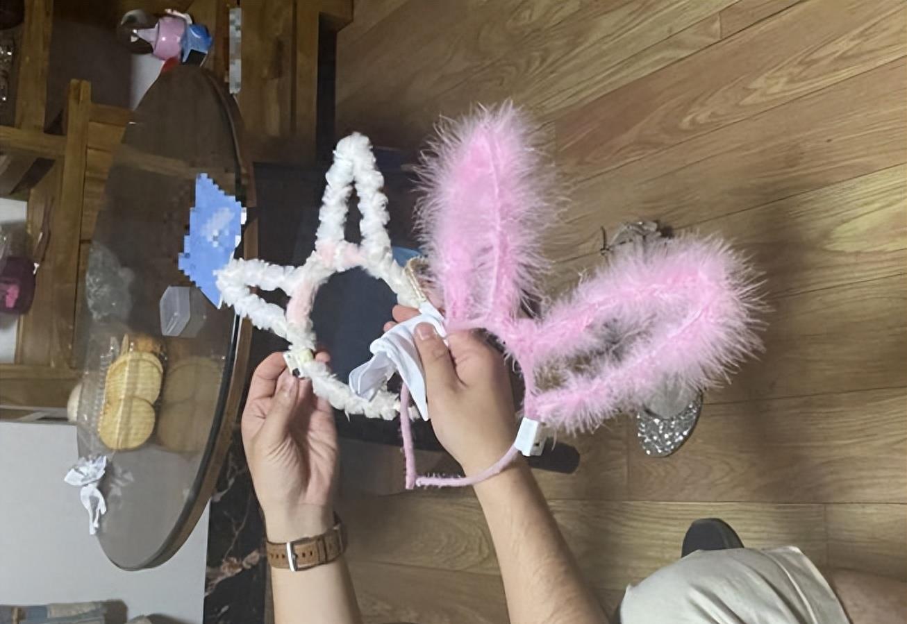 打破三观!女儿是个*女妓**电影和上传这样的野兽父母这不是很奇怪吗