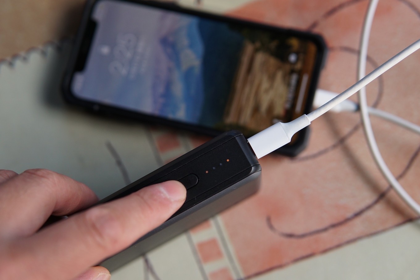 aohi100w充电宝,能给电脑100w充电的充电宝