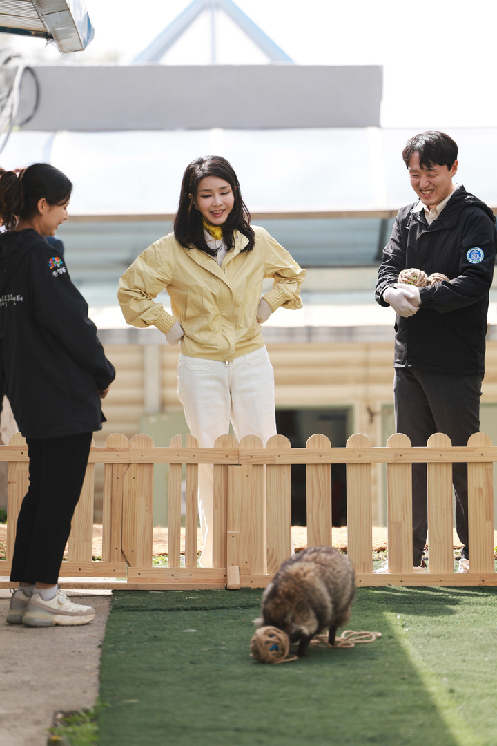 韩第一夫人访美韩服造型,韩第一夫人现身