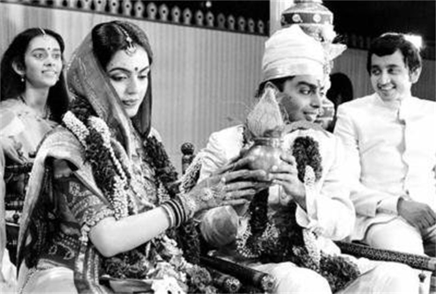 印度首富手机壳价值三亿,印度首富家的房子