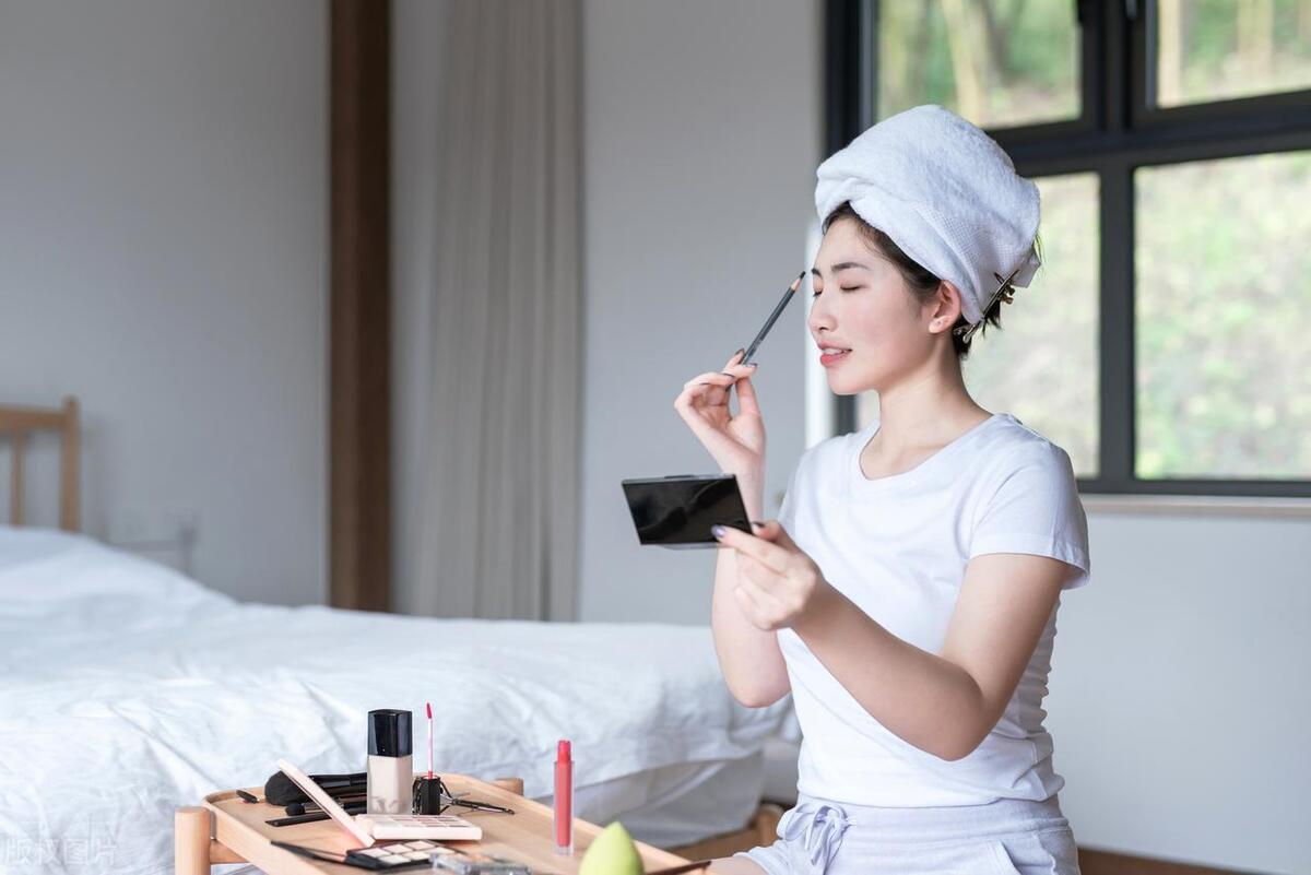 从护肤到化妆的正确步骤如下,化妆护肤的正确步骤文字