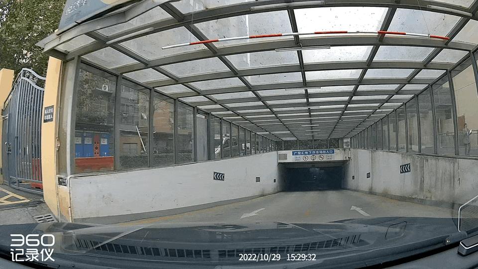 4K画质+四代鹰眼夜视+轨迹AI检索——360行车记录仪G900