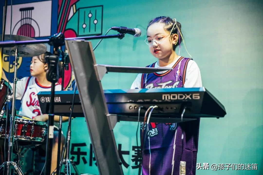 伙伴齐心，把舞台变成专属Party，得到来自原唱的鼓励