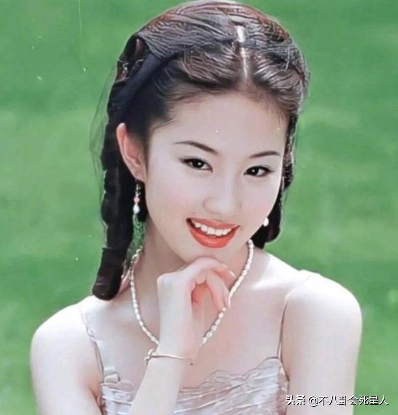 杨幂杨颖身材对比,杨幂的腰臀比