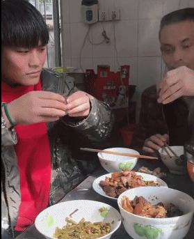 女朋友是不是平胸怎么验,被说平胸怎么安慰自己