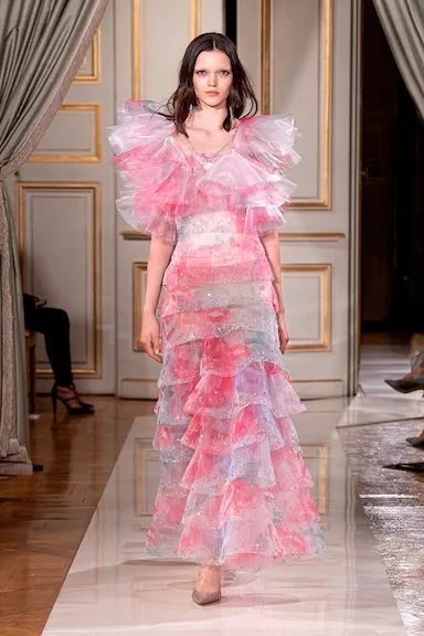 2023年明星穿过的高定,又大又繁琐的高定系列