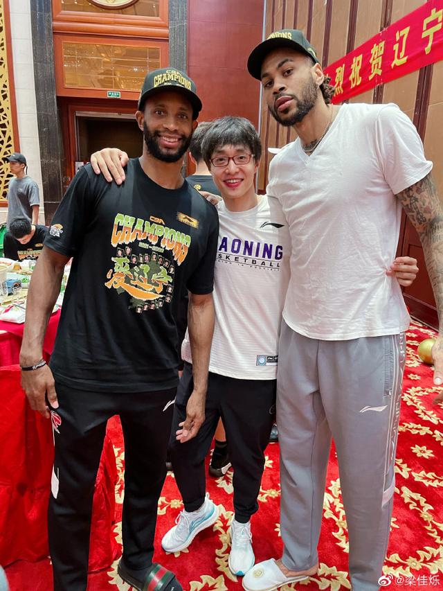 杨鸣现场照片,辽宁队双喜临门杨鸣