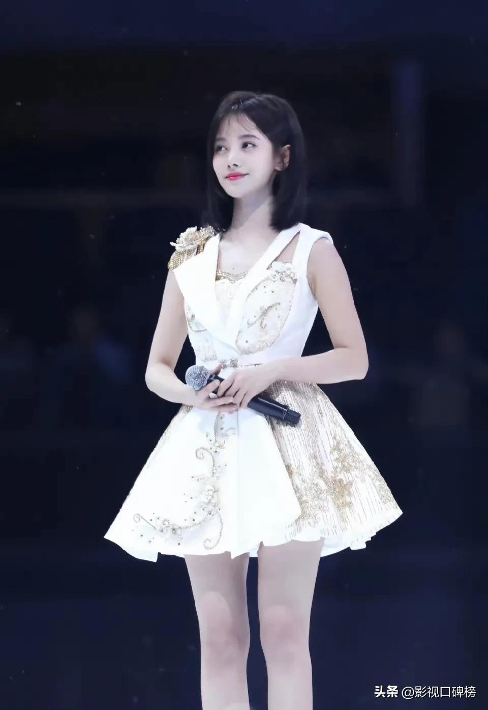 鞠婧祎回到snh48看林思意后演出,鞠婧祎看林思意毕业公演reaction