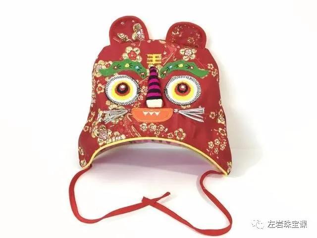 虎生肖戴什么首饰好运图片,生肖虎黄金的寓意和象征