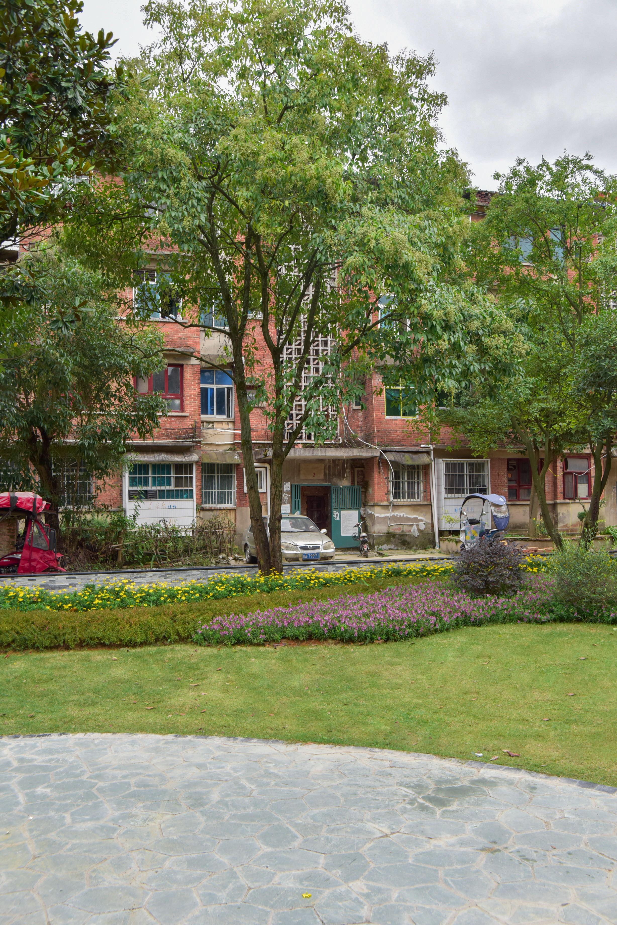 贵阳花溪背街改造效果图,小巷改造小花园