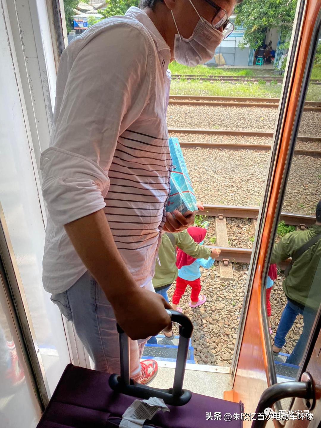 印尼进口中国火车车厢,印尼火车与高铁不一样