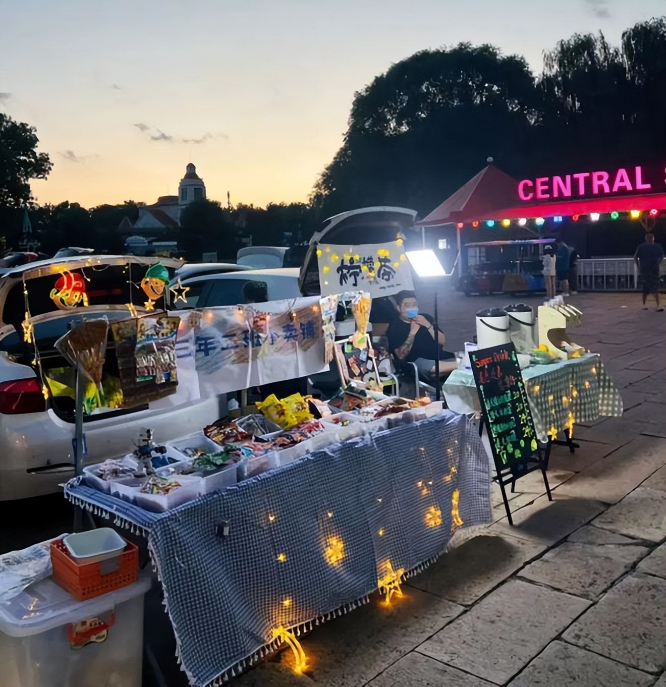 后备箱摆摊100种方法,后备箱摆摊卖什么东西好