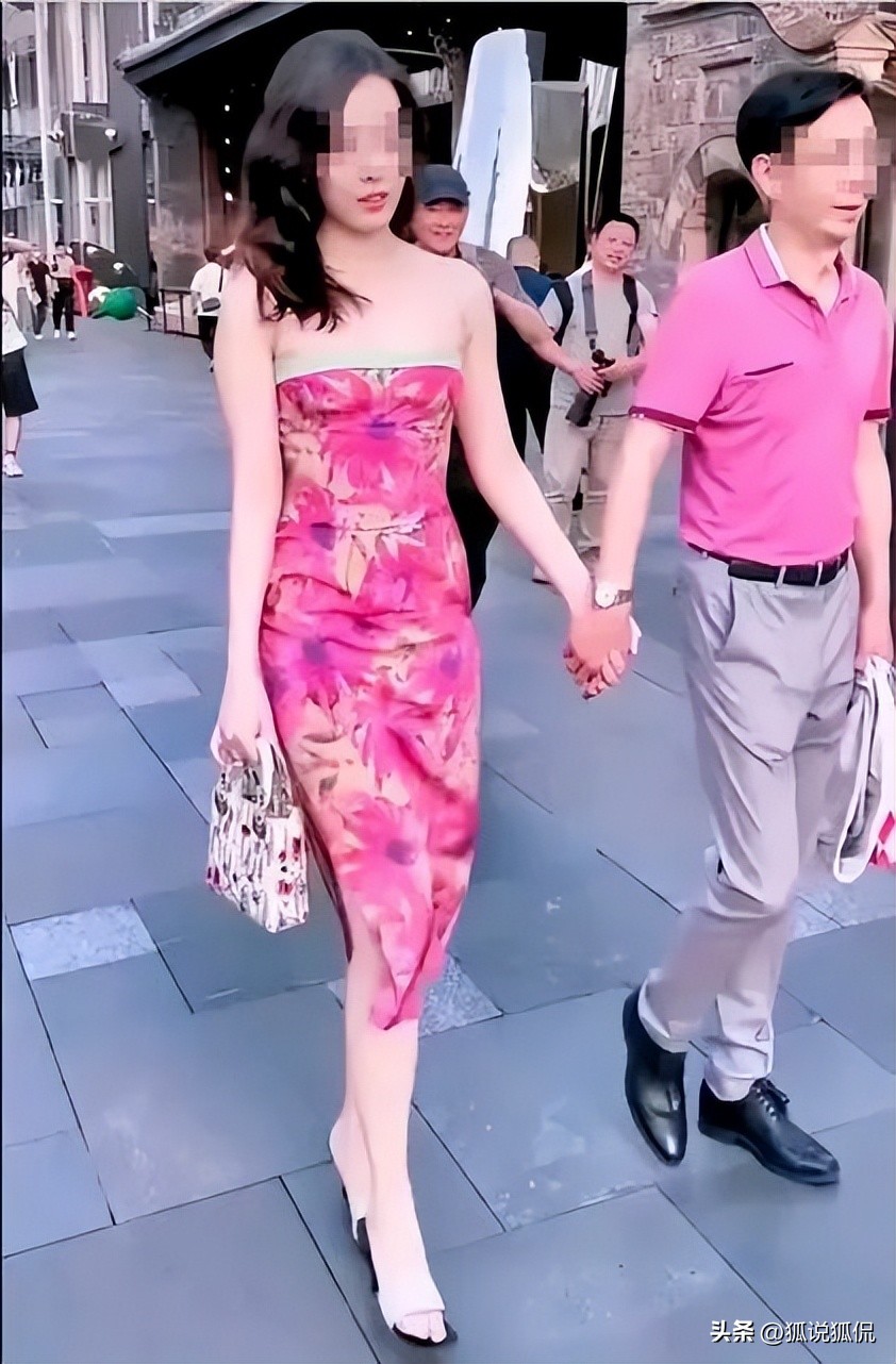 牵手门董某某已被停职,被胡总牵手的董小姐开始反击