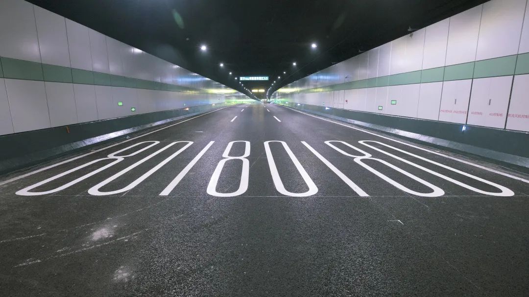 今天上午10点30分,文一西路隧道开通试运行