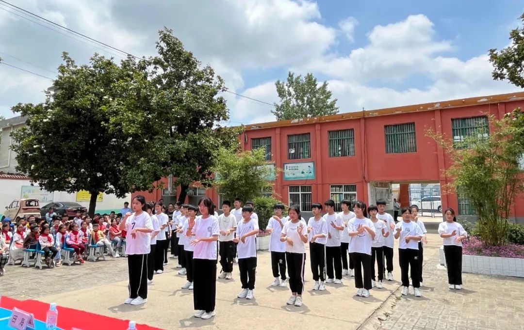 南阳卧龙：“春蕾计划”“代理妈妈”温暖乡村女童