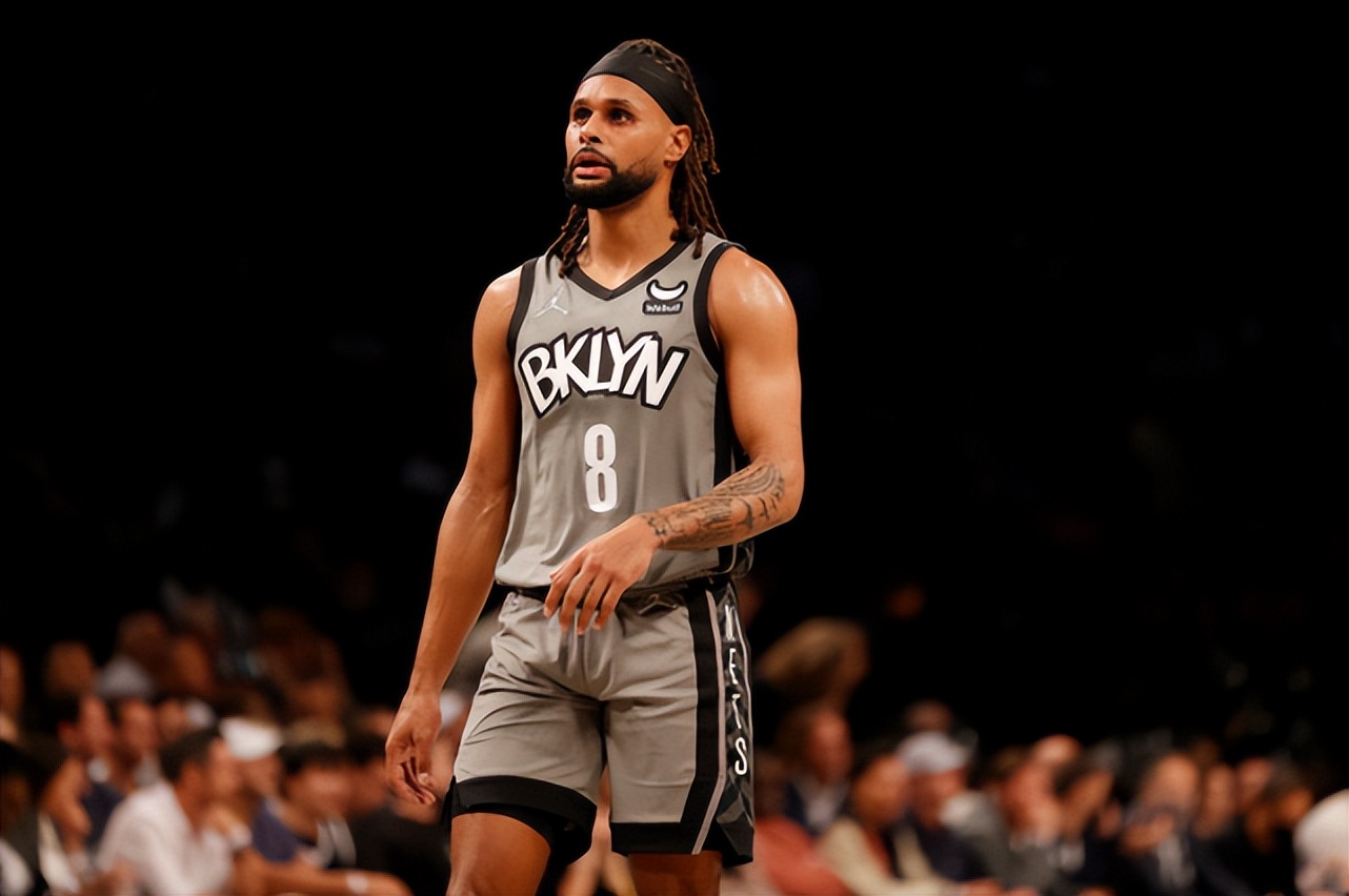 近10年总决赛和詹姆斯,詹姆斯两次击败勇士夺冠