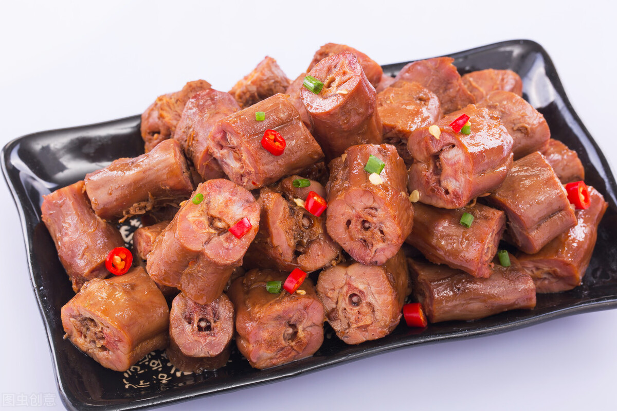 卖鸭脖一年能赚五六十万,小伙卖鸭脖