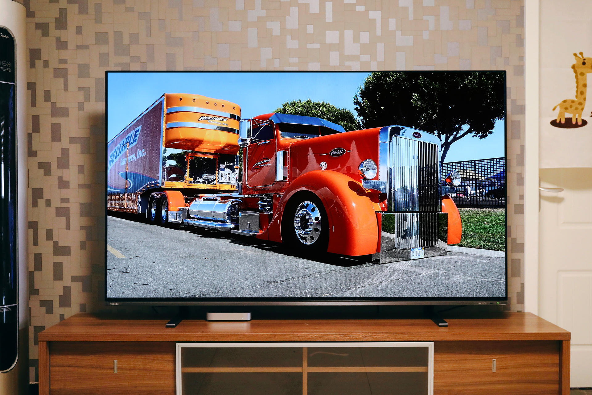 音画双绝才是高端电视该有的样子，东芝火箭炮电视77X8900KF体验