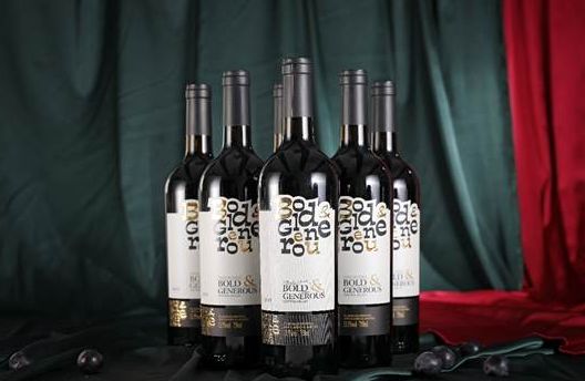 国外喝红酒吃什么,给外国人喝红酒