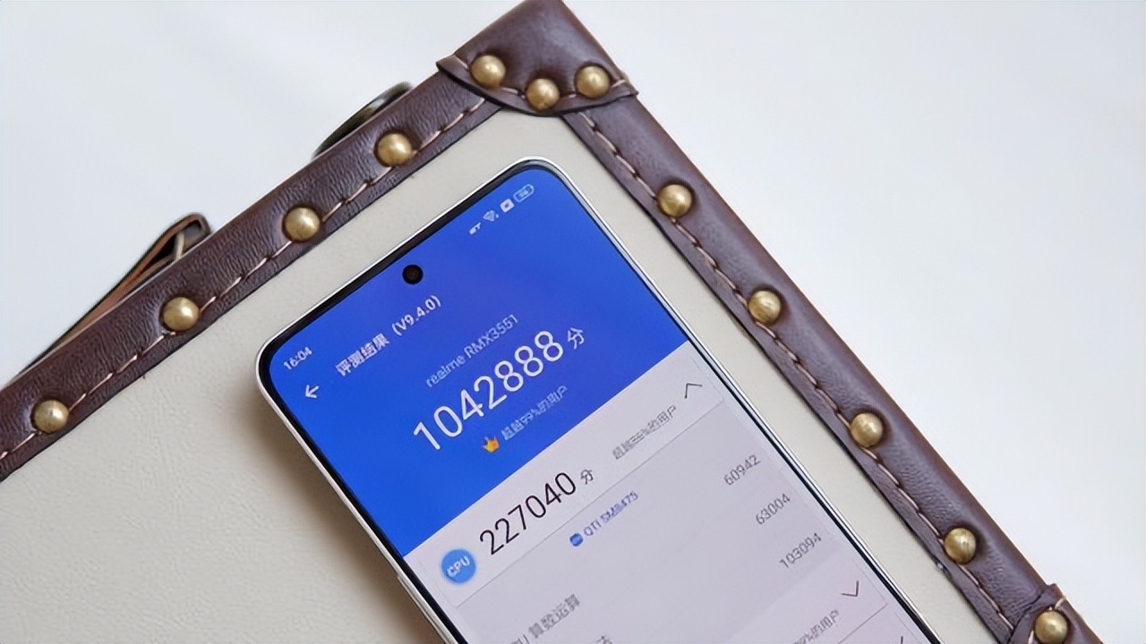 小米12x跟真我gt大师探索版哪个好,小米12s和gt2大师版哪个值得买