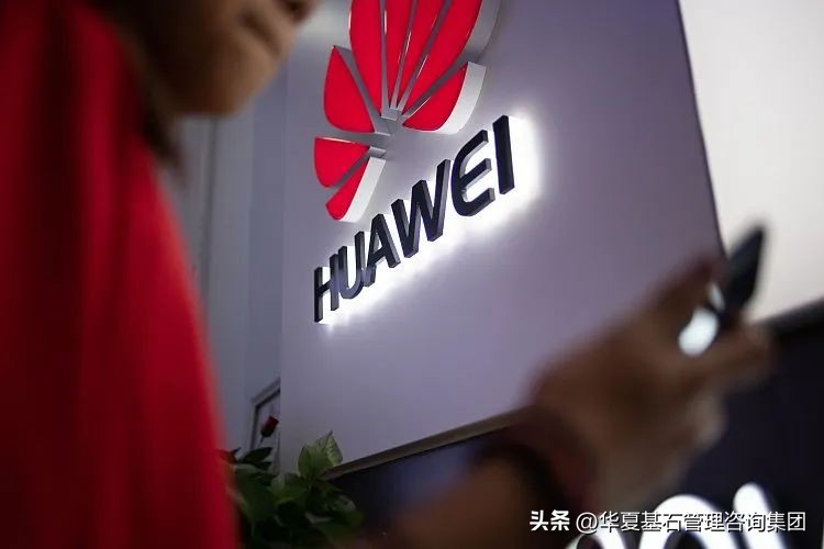 被问界打残后，理想全面学习华为！华为的可学与不可学！