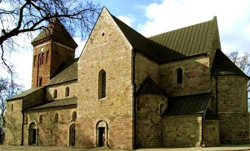 罗马建筑的风格和特色是什么,罗马式建筑的主要特征是雕饰