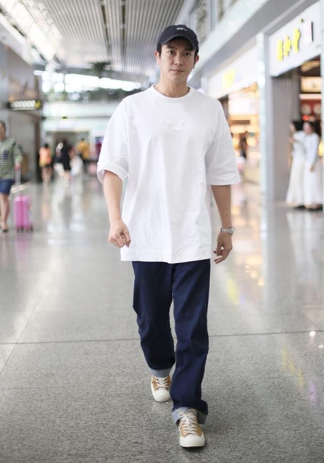 经典白t恤怎么穿时髦又好看,白色宽松简约短袖t恤怎么搭配