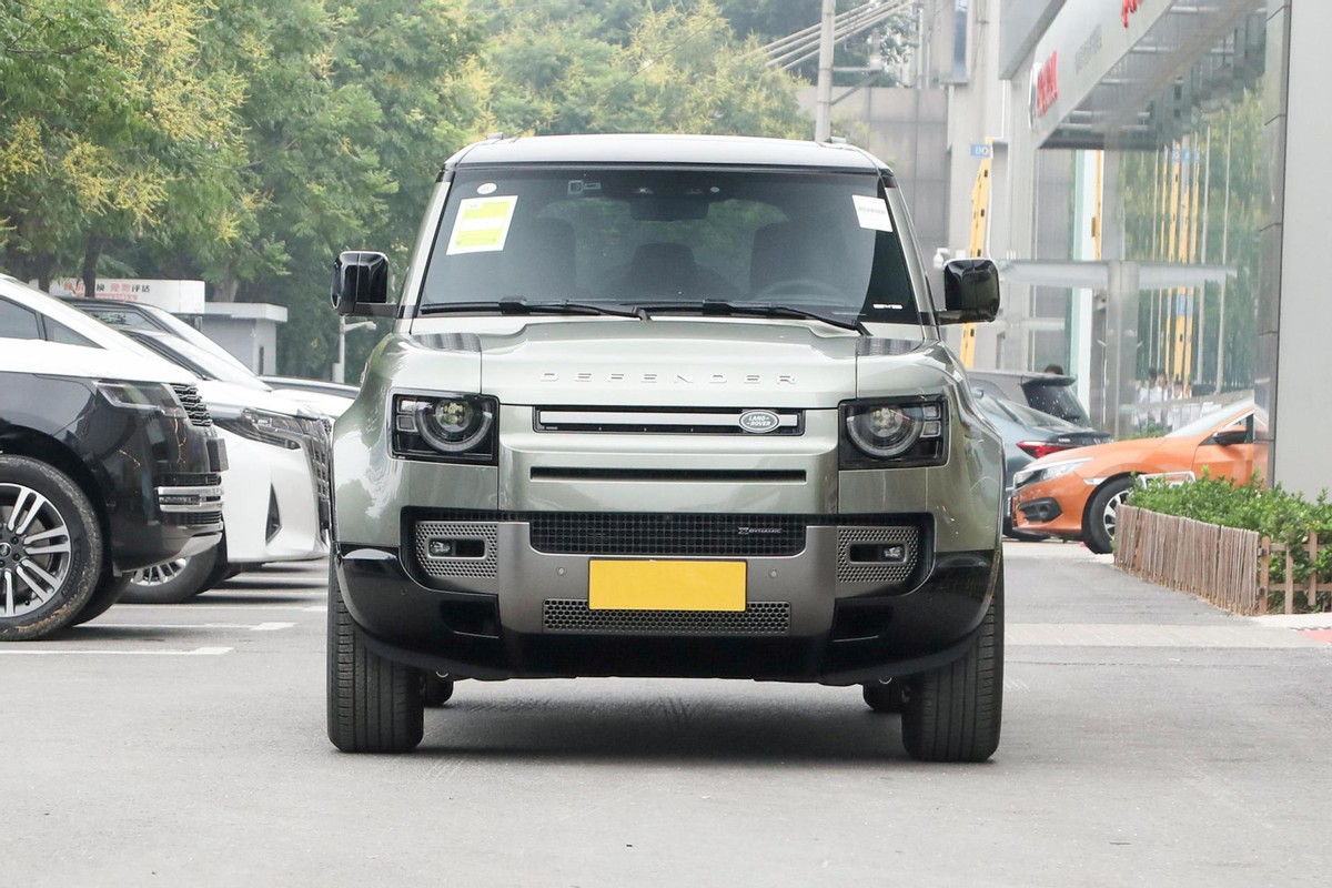 路虎卫士丐版越野能力,硬派越野舒适豪华路虎卫士