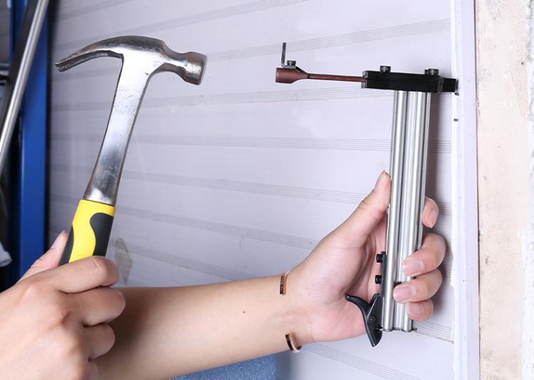 开关插座底盒开槽方法,铝合金三相开关插座线槽安装教程