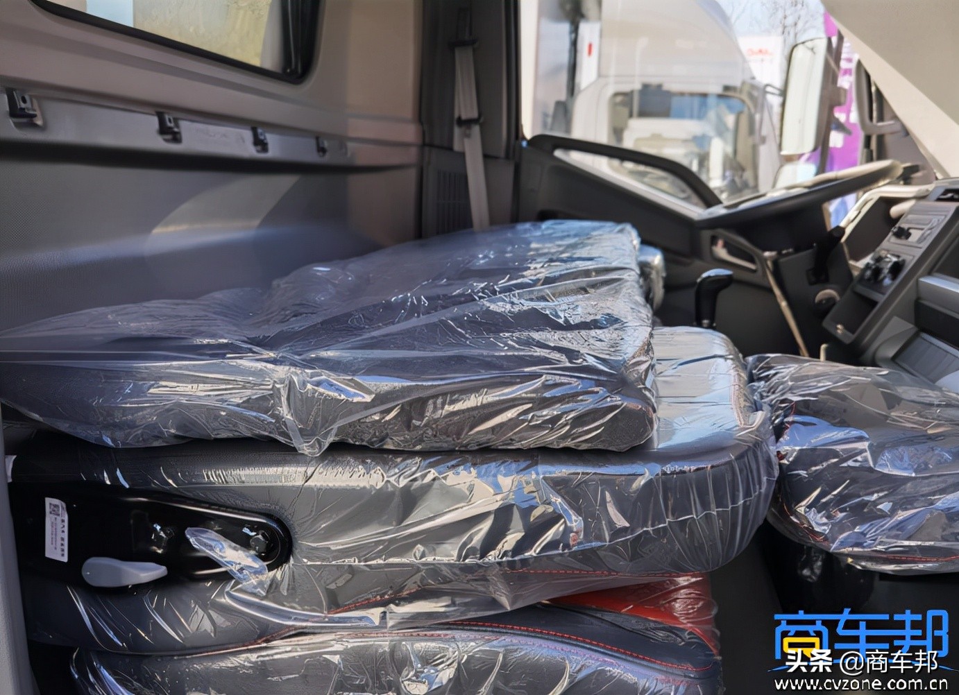 从外观、内饰再到底盘，冷链1号帅铃冰博士到底强在哪里？