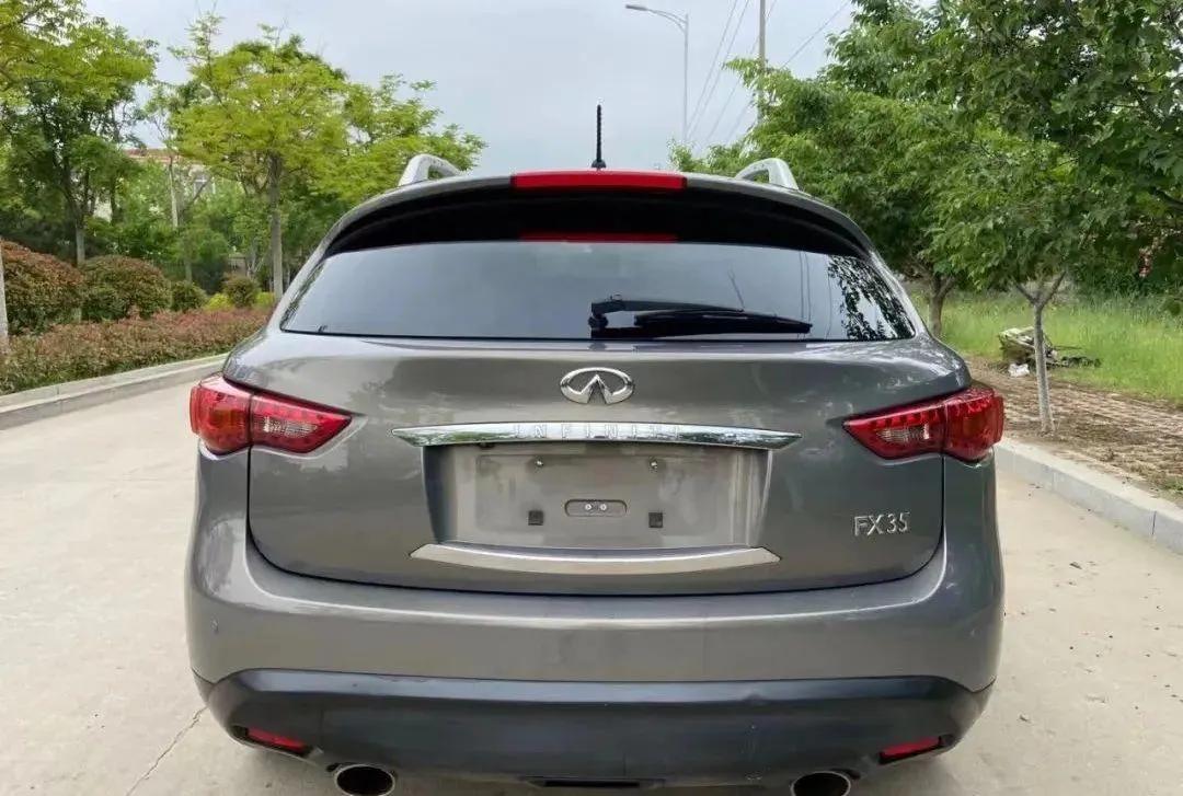 怪兽suv越野车,西装暴徒汽车suv英菲尼迪fx35