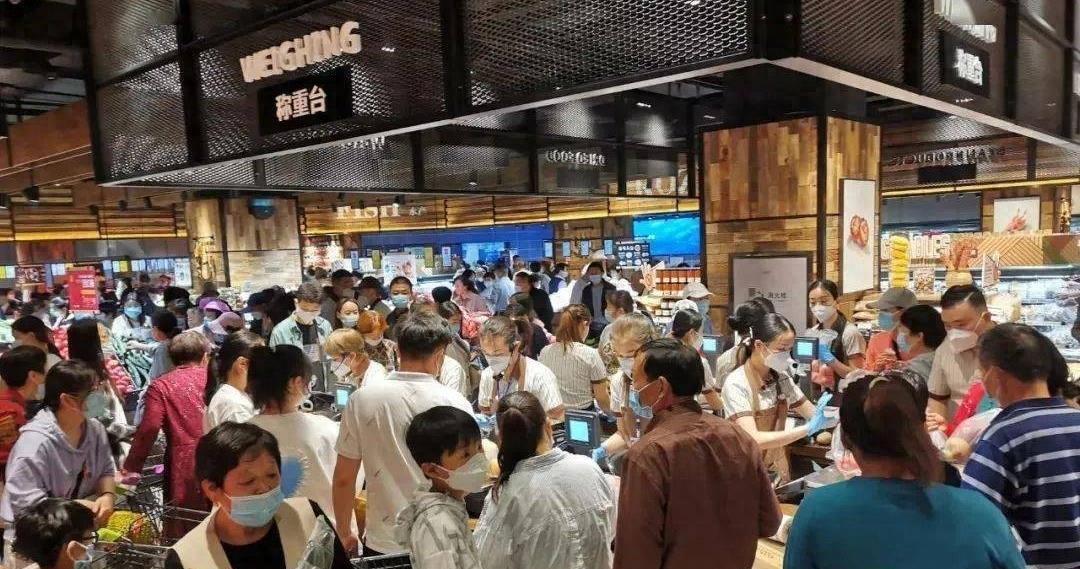 干尽傻事，却年入200亿！河北最“变态”超市，胖东来都服气