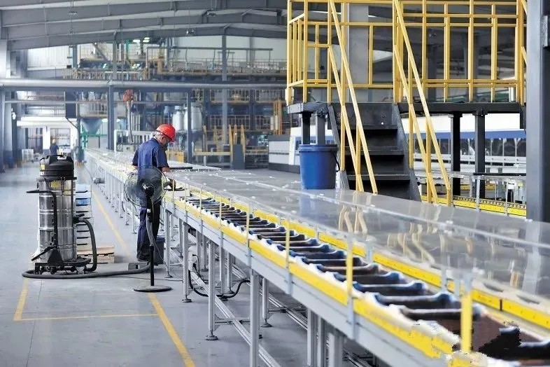 浙江宁波服装巨头，转型成全球第一大锂电材料商，9个月进账157亿