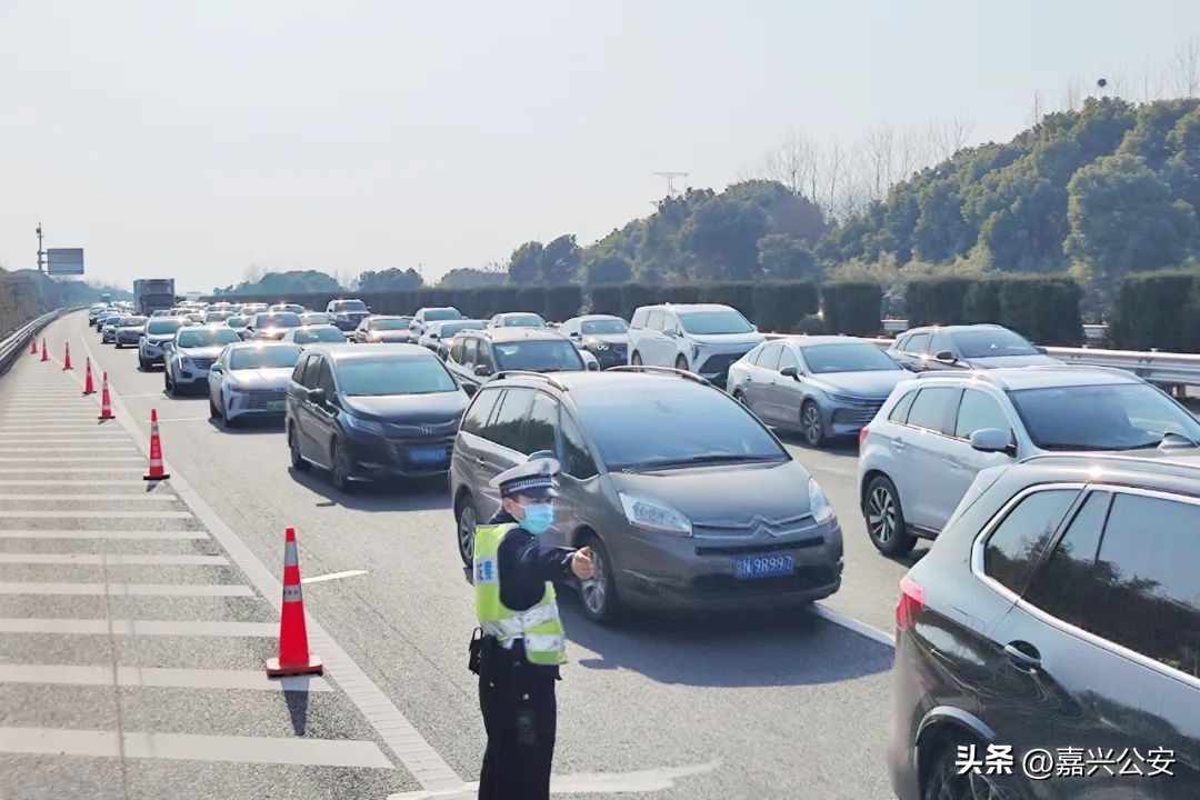 五一警察坚守岗位动画,五一劳动节警察在坚守