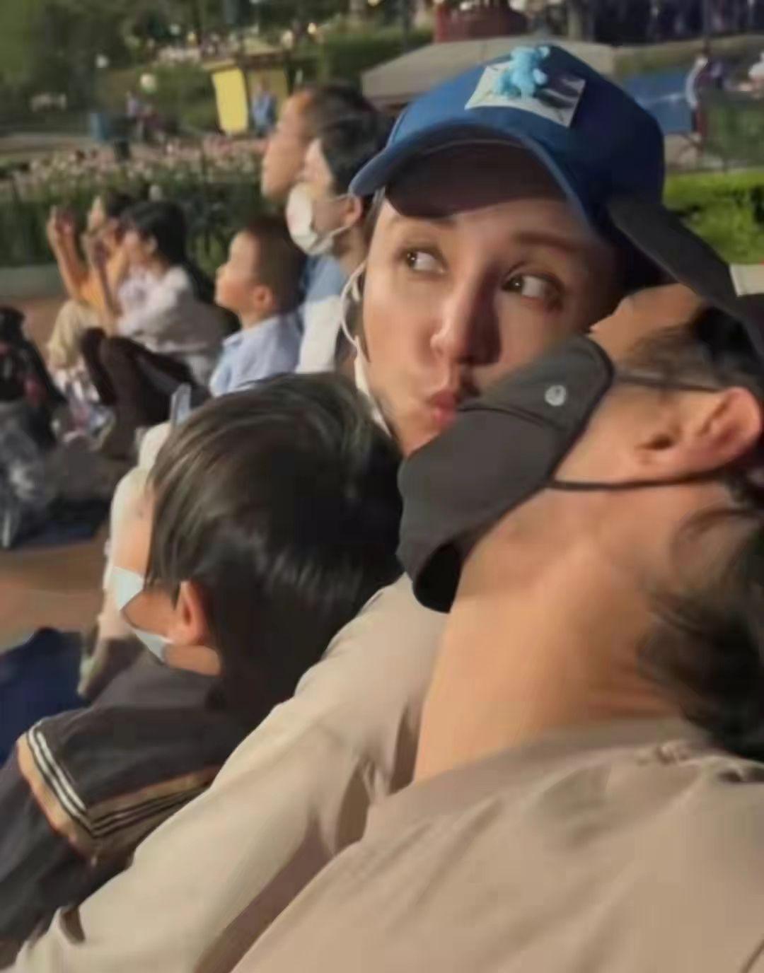 张歆艺袁弘被拍带孩子出行,明星夫妻张歆艺袁弘甜蜜