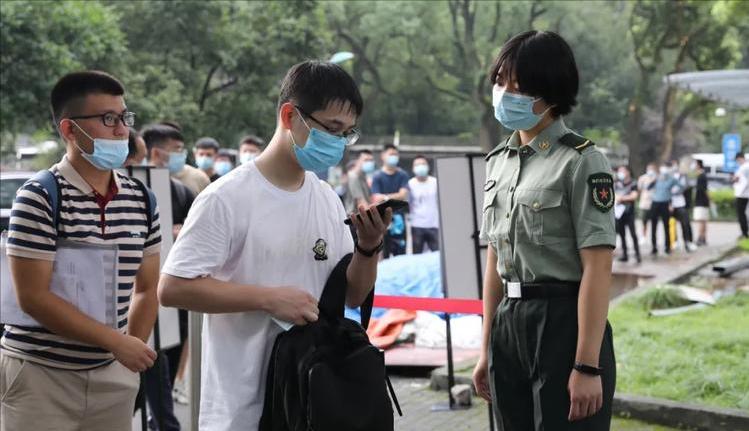 军队文职和公务员要怎么选,军队文职和公务员的差别